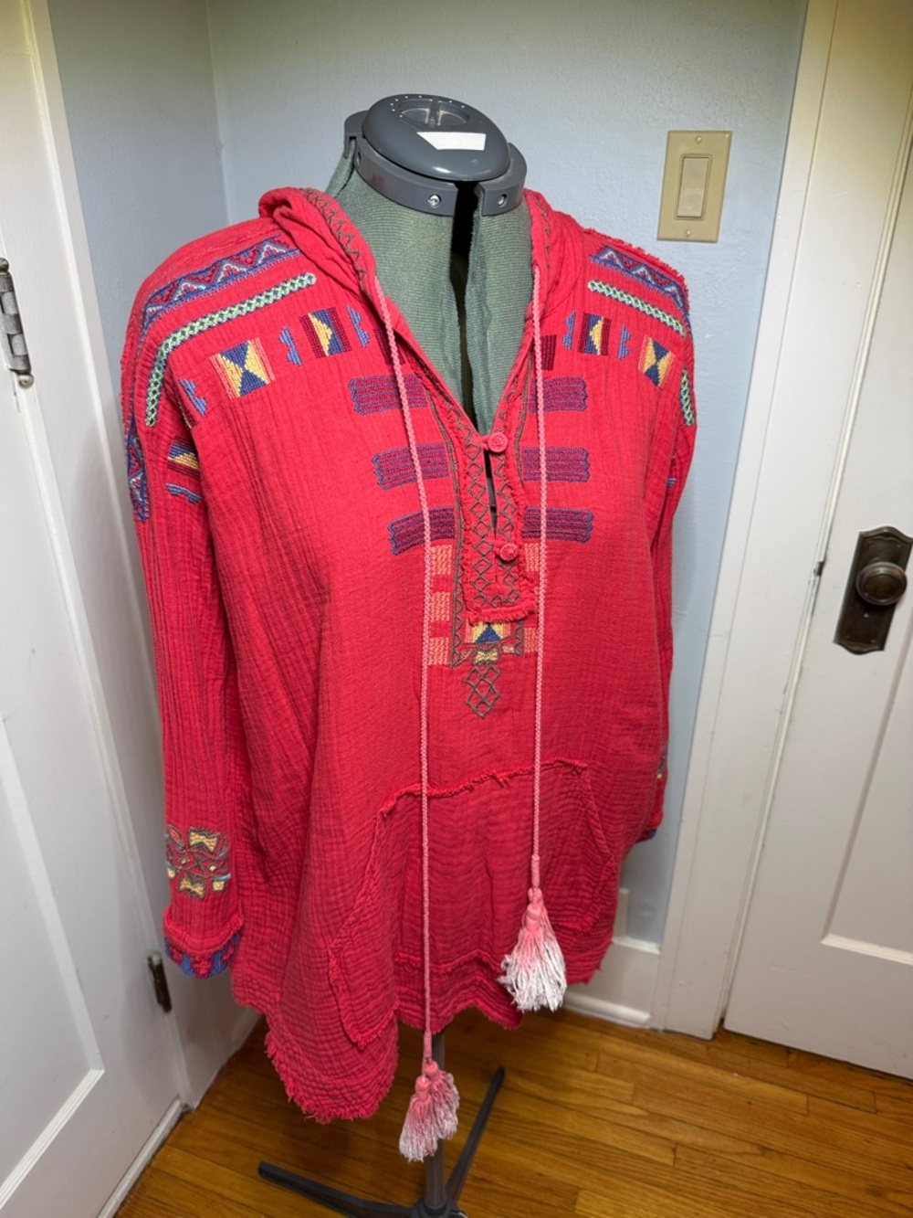 Johnny Was Pete & Greta Bertha Red Cotton Gauze Embroidered Tunic w/Tassels Hood
